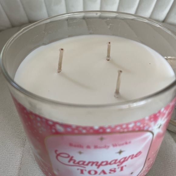 NWT B&BW Champagne Toast Holiday Edition 3 Wick Candle - Picture 4 of 5